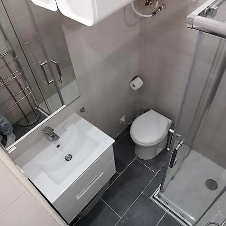 Les Pieds Dans L'eau Apartment *